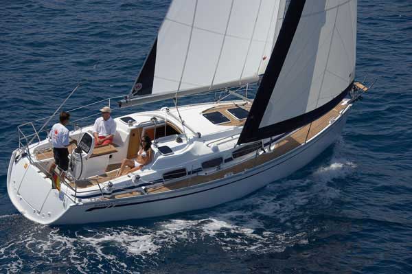 Charteryacht Bavaria 31 Cruiser Steuerbord